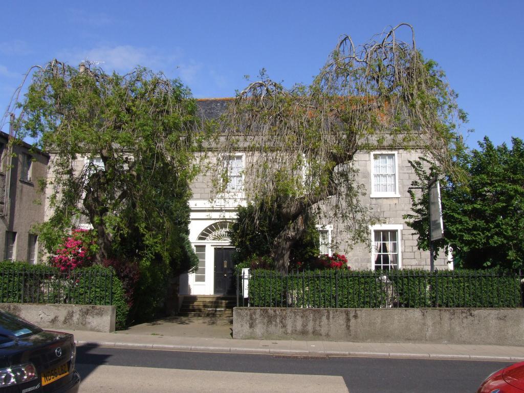The County Hotel Banff Bagian luar foto