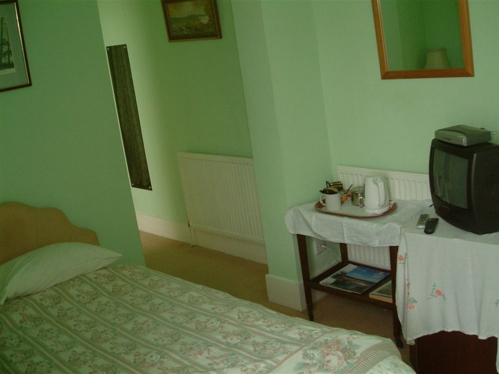 The County Hotel Banff Bagian luar foto